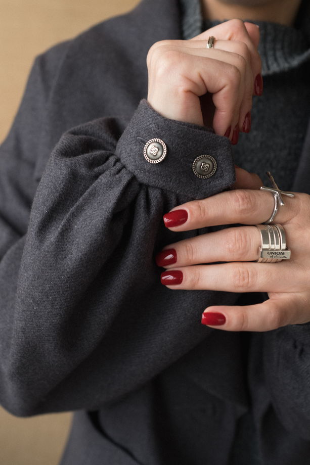 Фланелевое полупальто «ЭЛИЗАБЕТ» темно-серого цвета с вышивкой