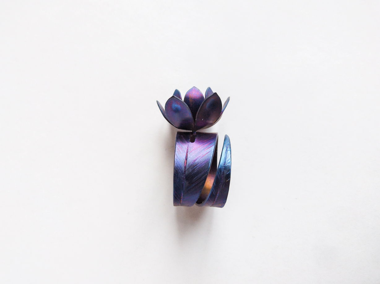 Перстень "Фиолет" из коллекции "TitaniumFlower"