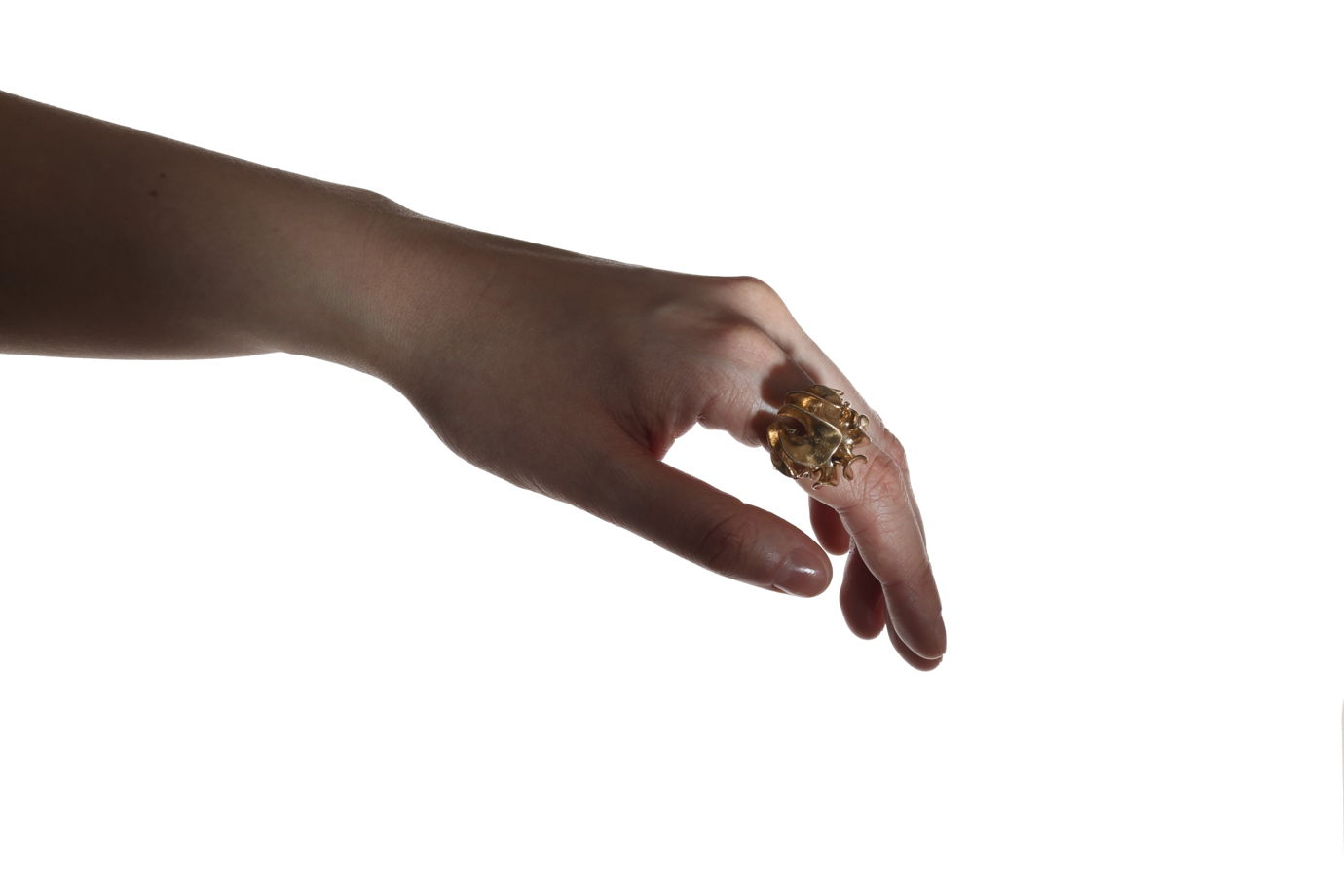 Дизайнерское коктейльное кольцо Flos бионической формы из бронзы