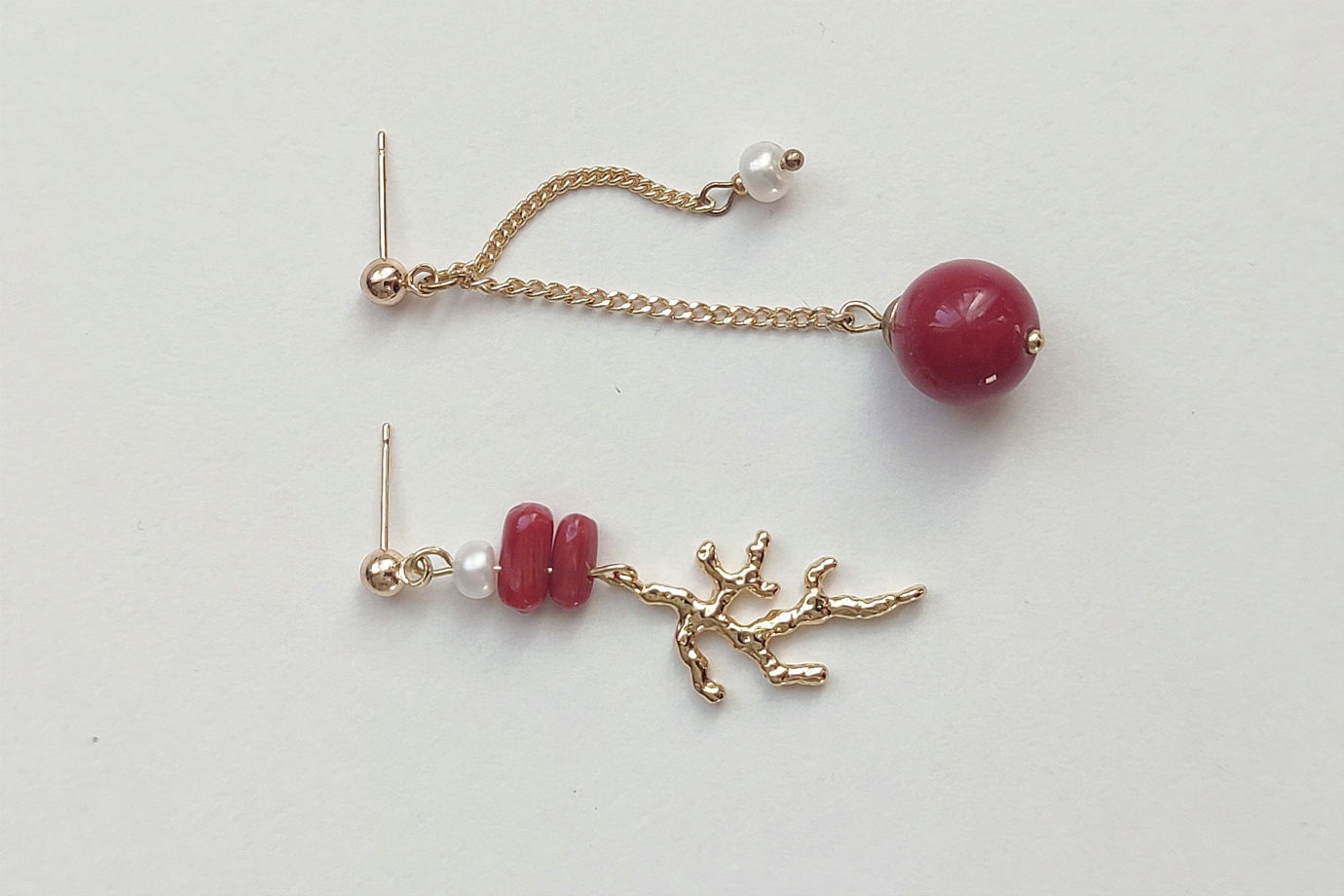 Серьги асимметричные с кораллом