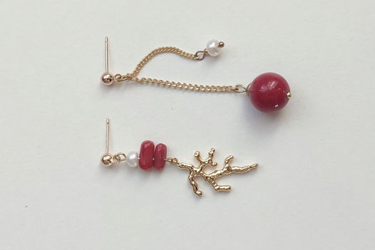 Серьги асимметричные с кораллом