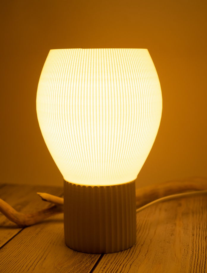Миниатюрная современная лампа-ночник.