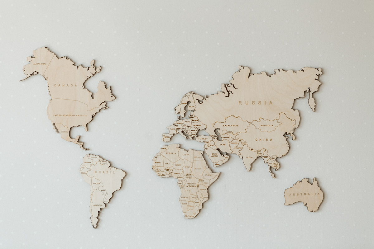 Большая деревянная карта Мира