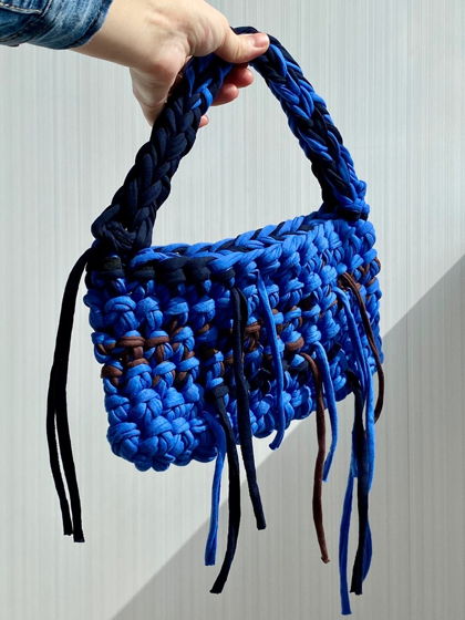 Вязаная сумка багет из хлопка с металлической застежкой-кнопкой цвет шоколад\морской\кобальт