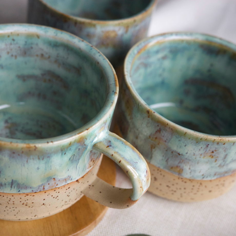 Чашка ручной работы с зеленой эффектарной глазурью, коллекция "933"