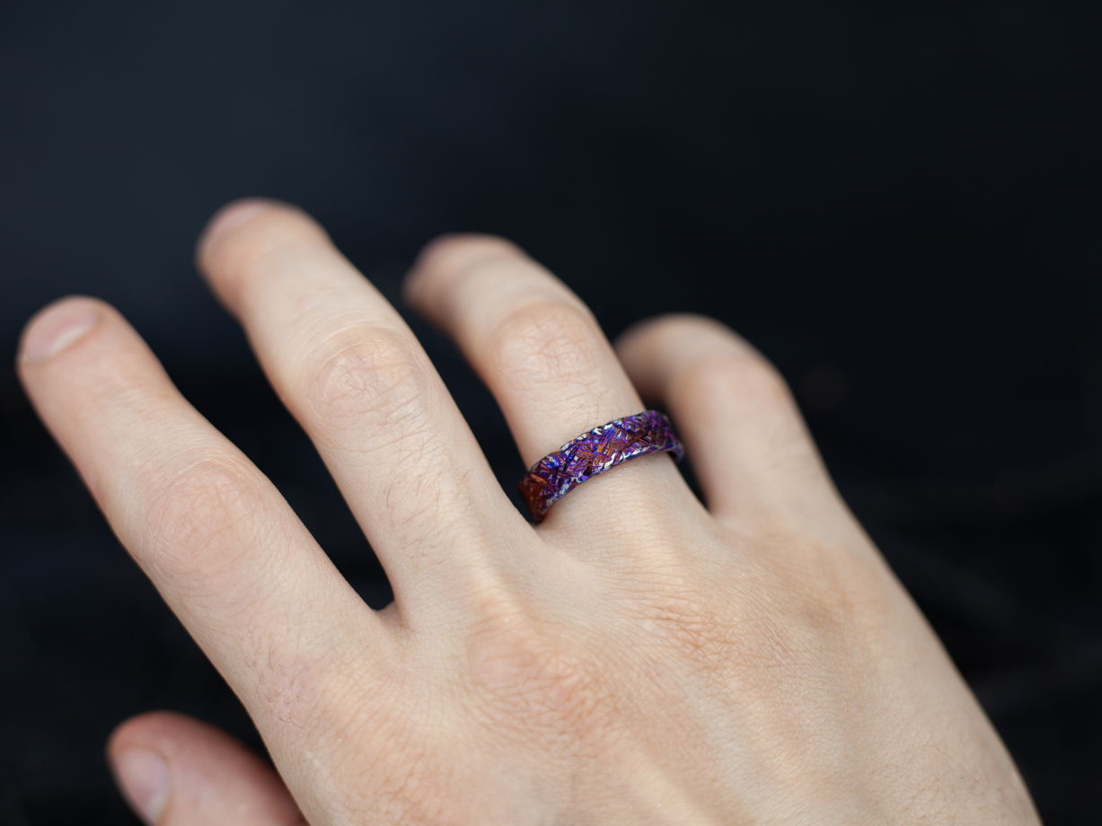 Кольцо из титана "Изрезанное"