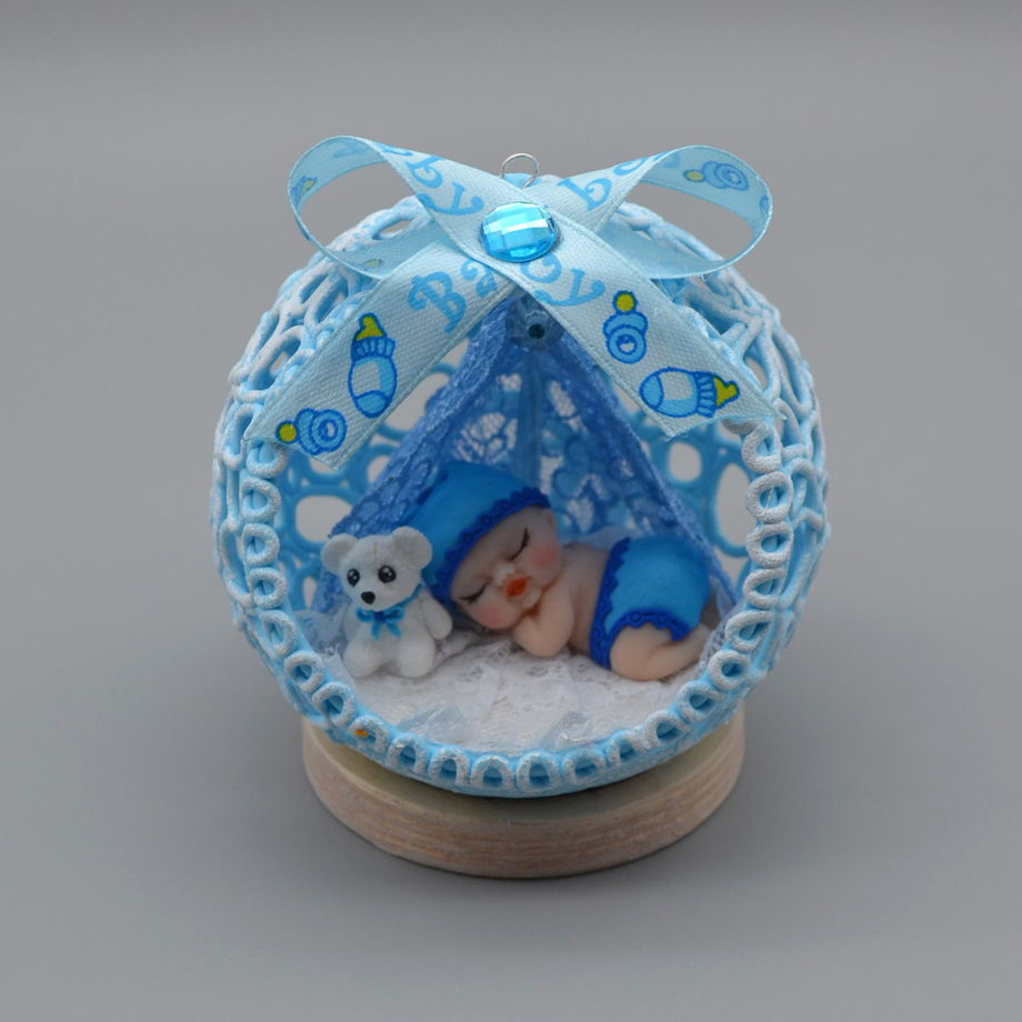 Ажурный шар "Малыш с мишкой" (8 см, голубой)