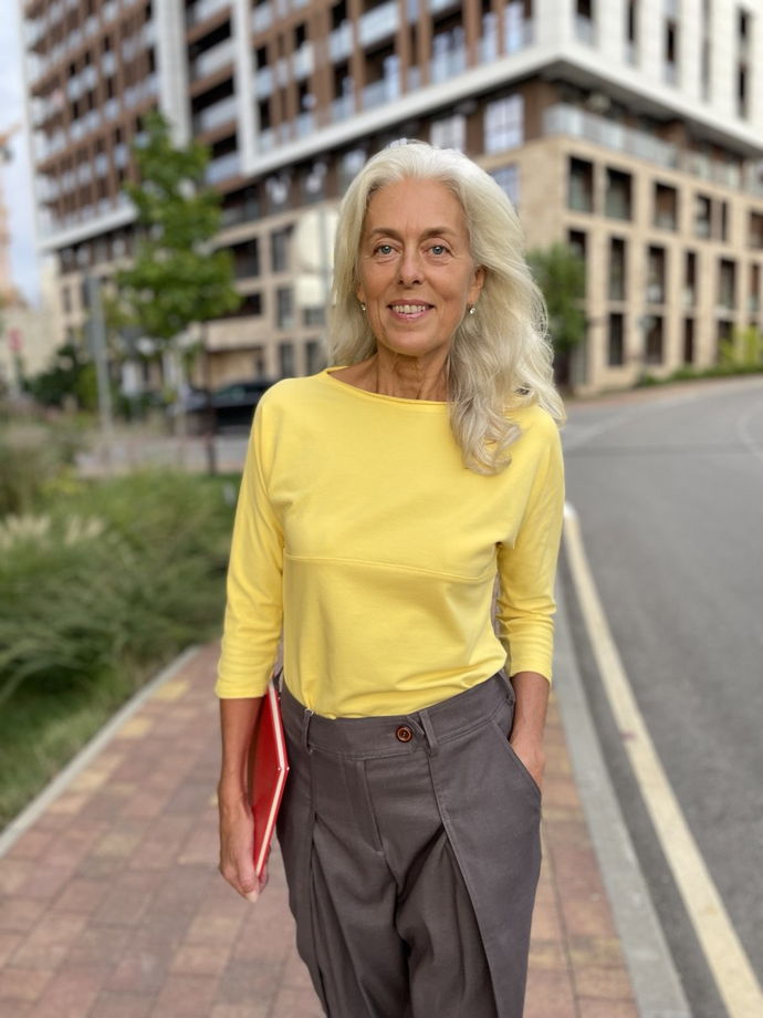 Женский лонгслив желтый укороченный облегающий хлопковый