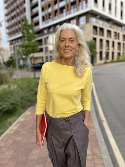 Женский лонгслив желтый укороченный облегающий хлопковый