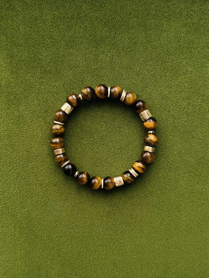 Браслет на резинке из тигрового глаза и металлических вставок под золото