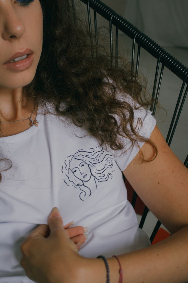 Белая женская хлопковая футболка «Венера»