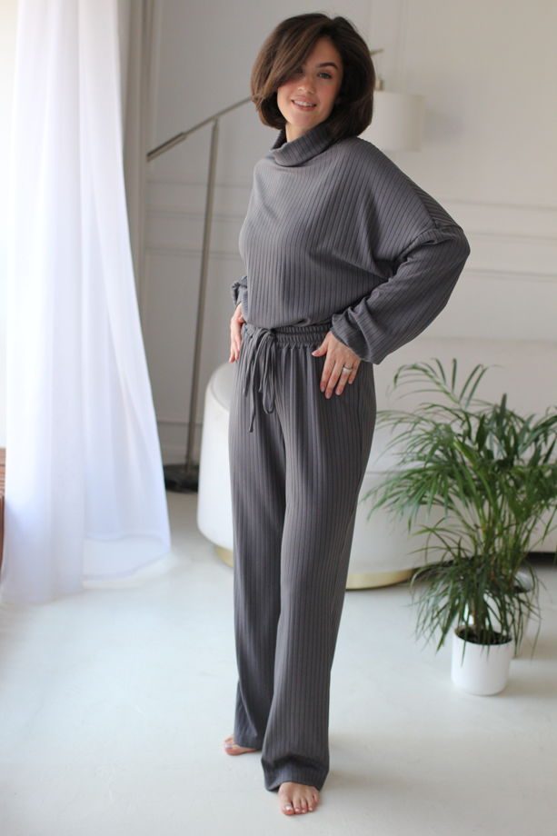 Женский серый костюм трикотажный с брюками