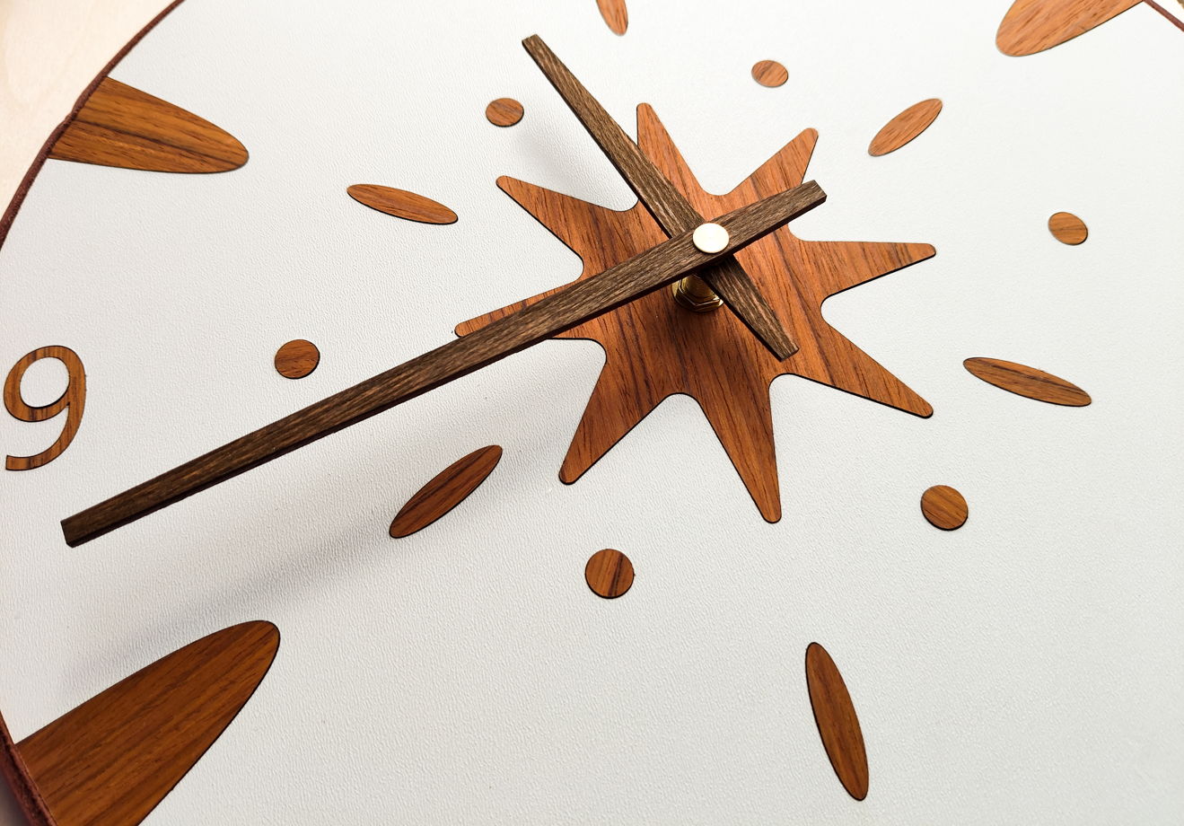 Современные настенные часы из дерева 35см