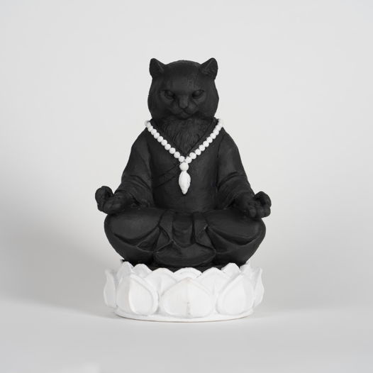 Статуэтка ручной работы из камня Чёрный Кот Хан с белой атрибутикой