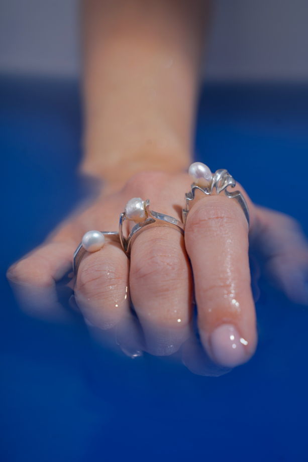 Серебряное кольцо с вытянутой жемчужиной Shell