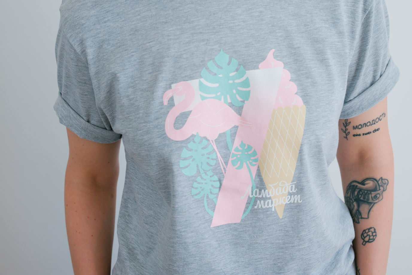 Меланжевая футболка «Фламинго»