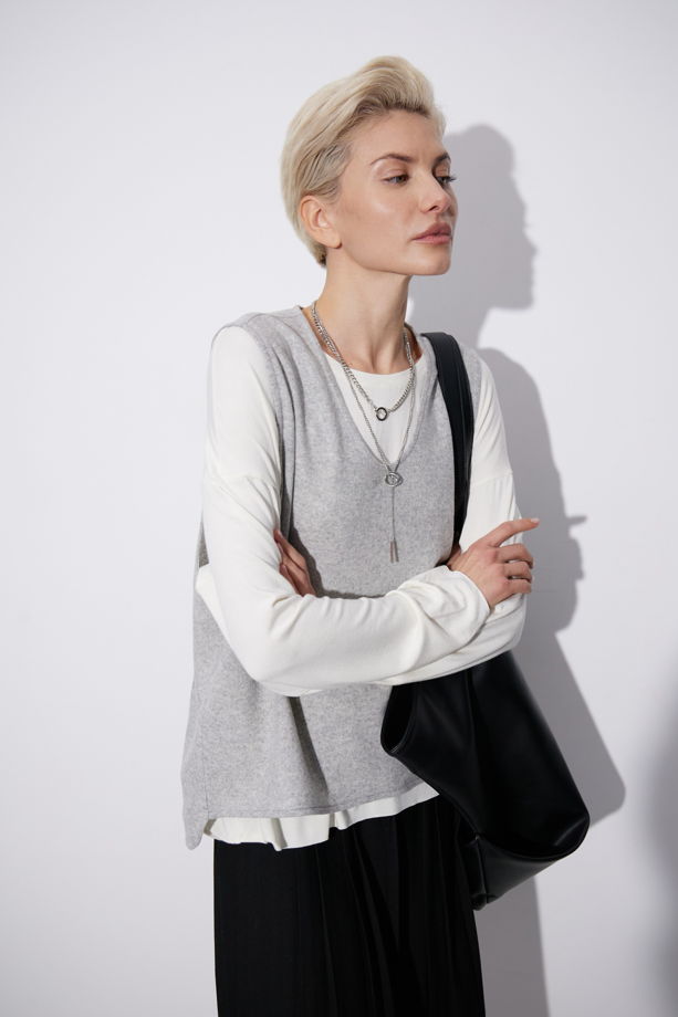 Серый шерстяной жилет