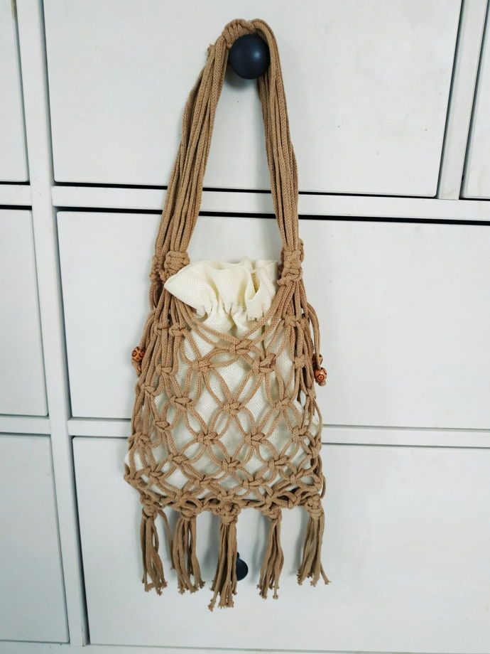 Плетёная сумка ручной работы из хлопкового шнура кофейного цвета "Карамель"