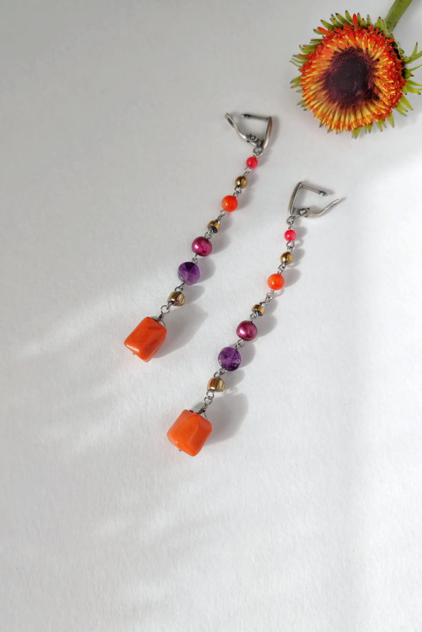 Длинные серьги с кораллом, аметистом и жемчугом