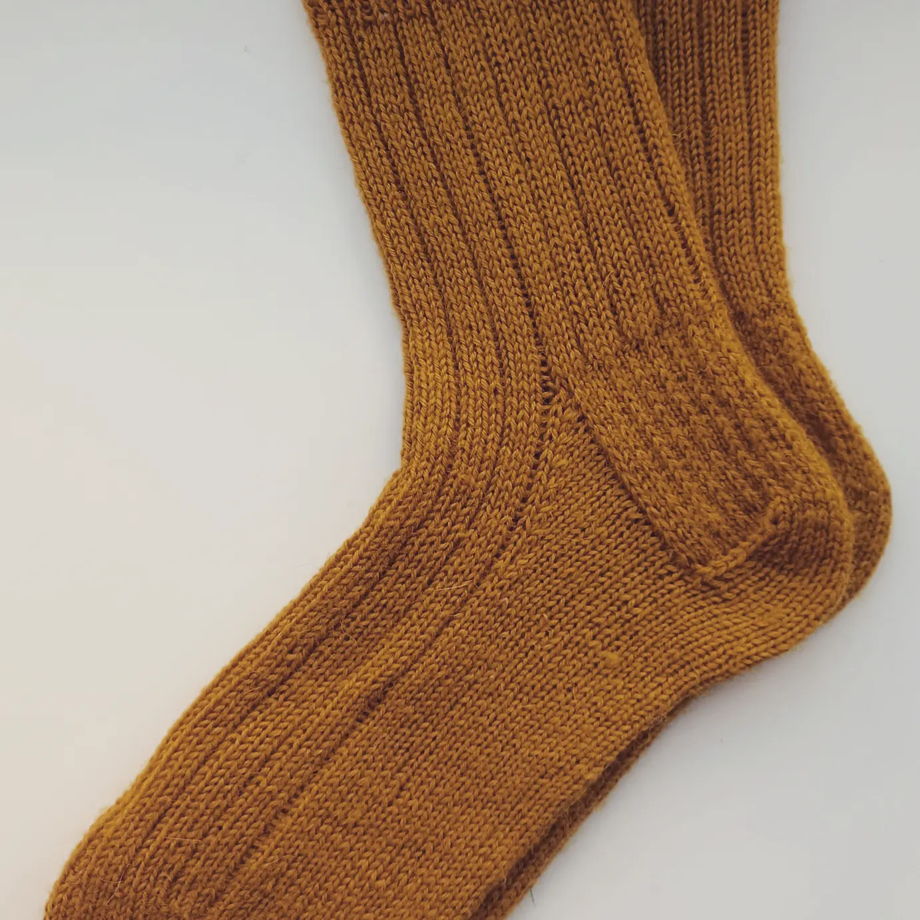 Вязаные носки Standard горчичного цвета