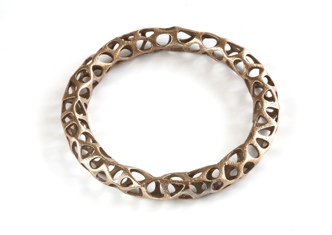 Дизайнерский стальной браслет Voronoi с перфорацией