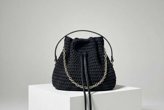 Вязаные сумки из полиэфирного шнура. Сумка связана крючком 4 мм. Толщина пряжи 3 мм. Можно связать сумку любого размера и цвета.