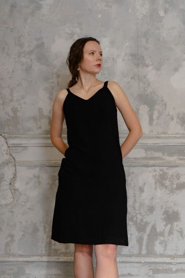 Платье-комбинация с вышивкой на спинке