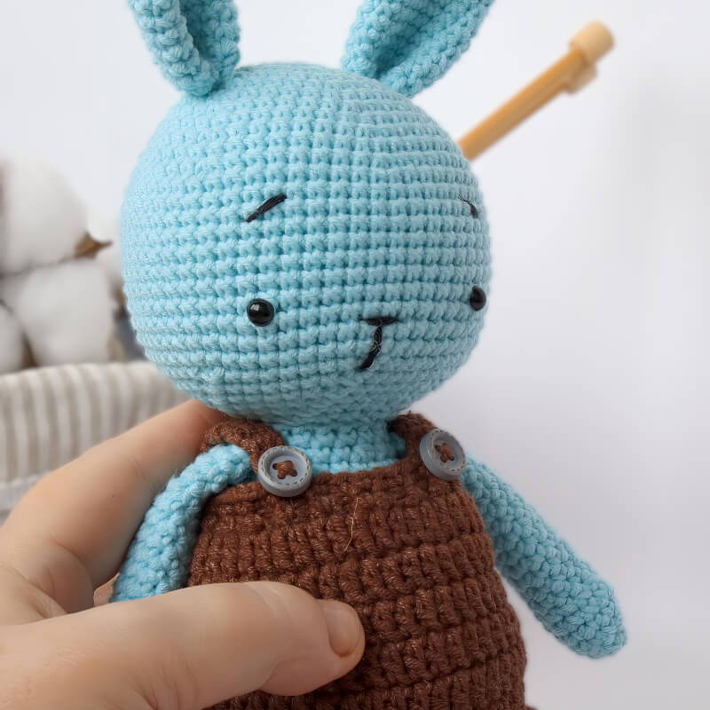Игрушка мягкая интерьерная - зайчик вязаный цвета нежной мяты "Bunny"