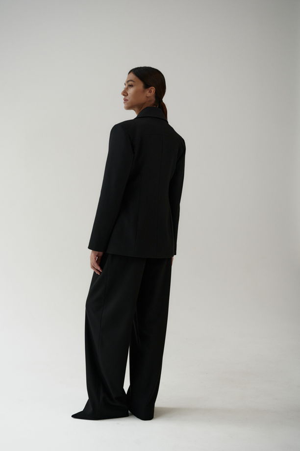 Пиджак приталенный черного цвета