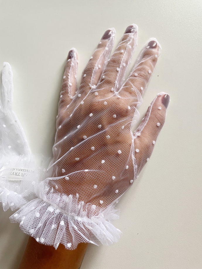 Нежные перчатки из итальянского фатина в белом цвете