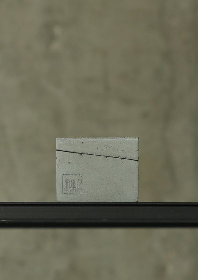 Шкатулка из бетона серого цвета