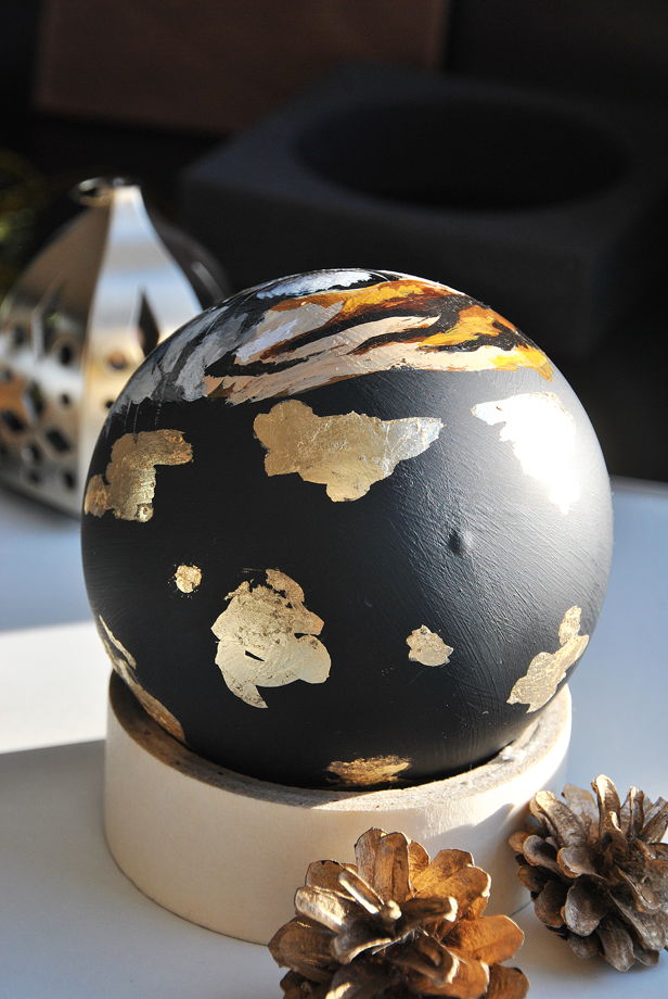 Стеклянный елочный шар с ручной росписью ТИГР на заказ