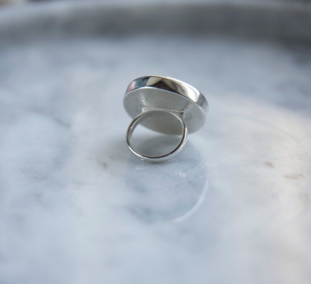 Серебряное кольцо с черным агатом - 25 мм