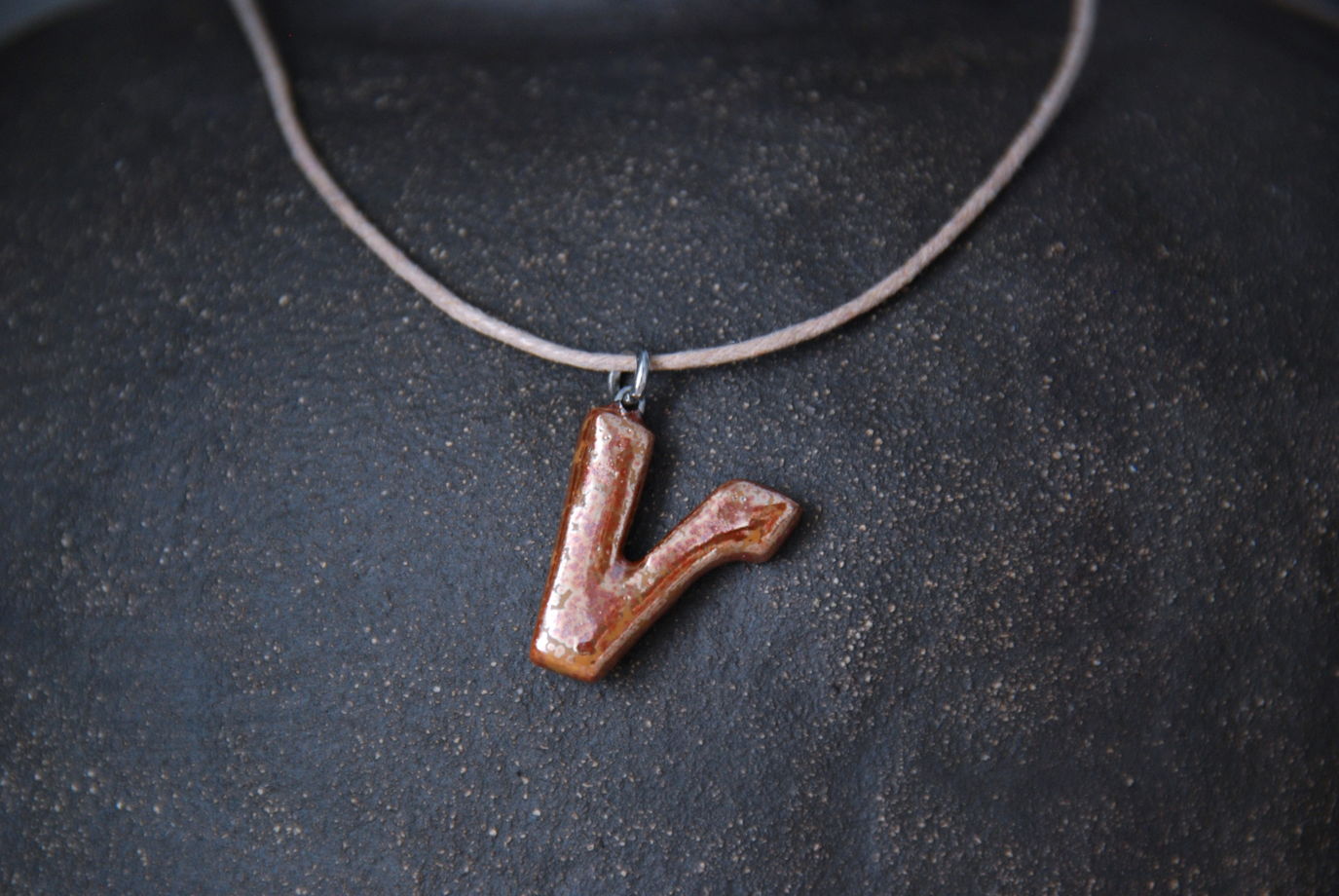 Буквы-буквицы керамические ручной работы В, О и V