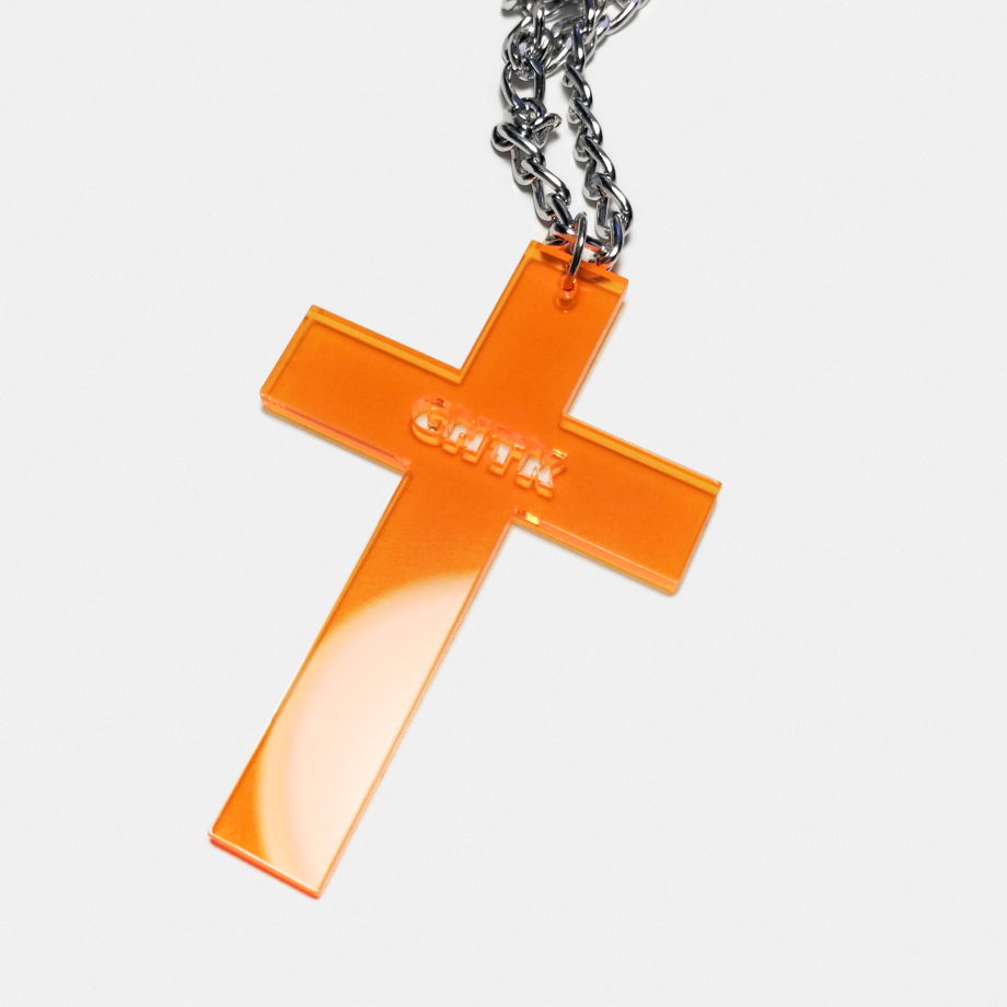 Подвеска в виде оранжевого креста из флуоресцентного пластика с логотипом на цепочке