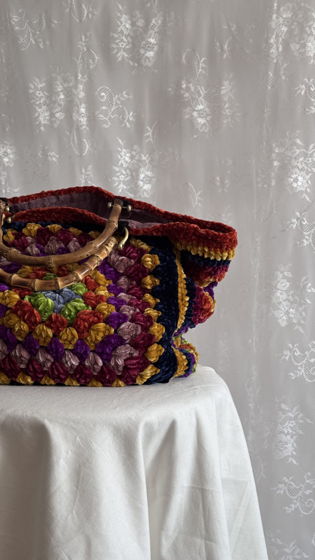 Вязаная сумка с бамбуковыми ручками