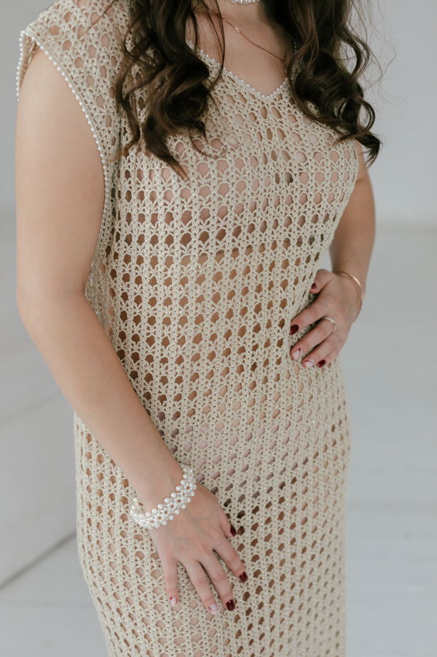 Коктейльное вязаное платье ручной работы из 100% хлопка.