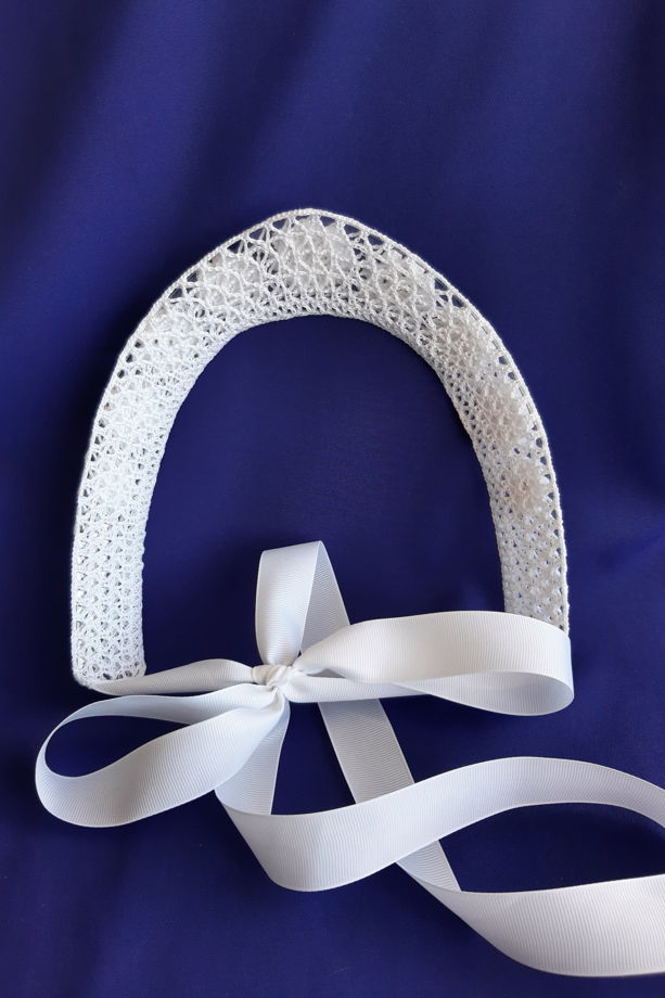 Кокошник ажурный вязаный крючком белый