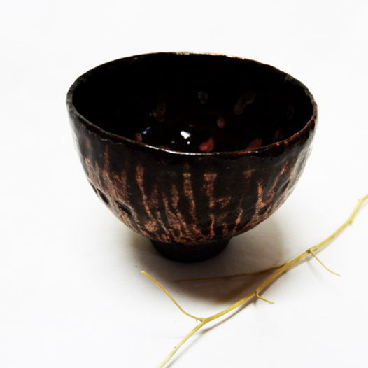 Темная керамическая чаша-пиала   для чайной церемонии в японском стиле