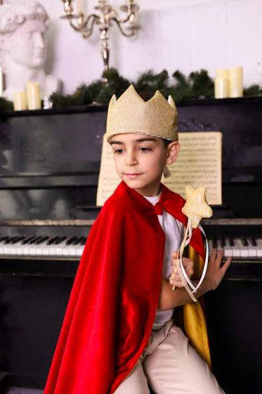 Новогодний костюм короля из красного велюра для мальчика