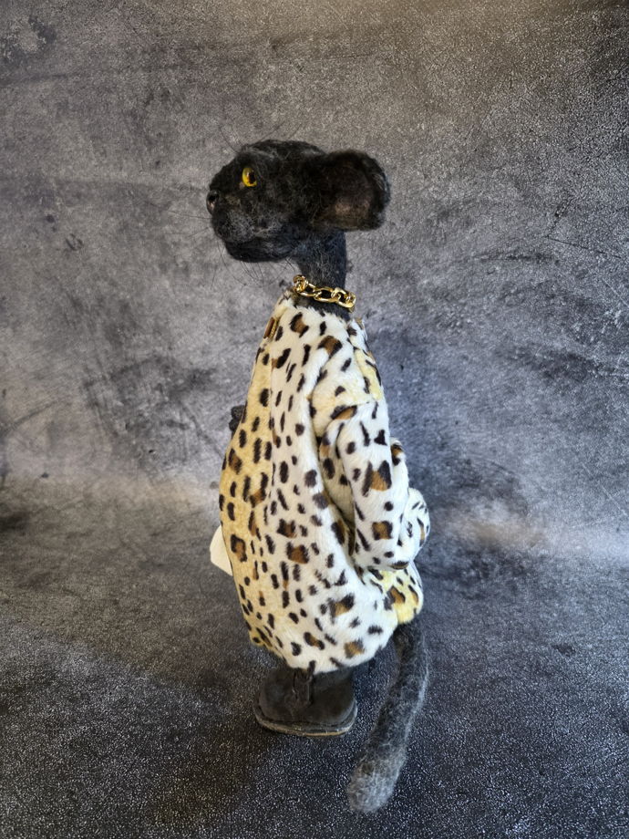 Интерьерная войлочная игрушка "Кошечка Анфиса"