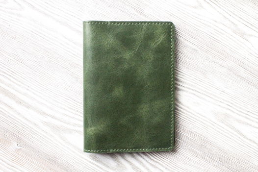 Обложка зеленая для паспорта из натуральной кожи