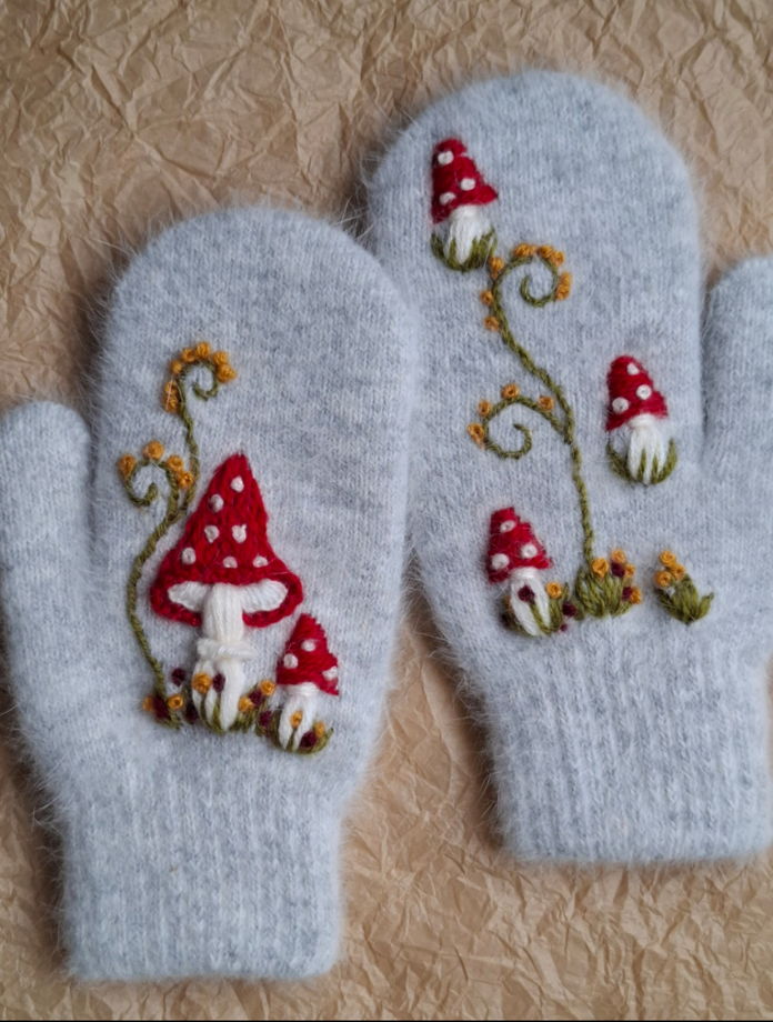 Варежки с мухоморами