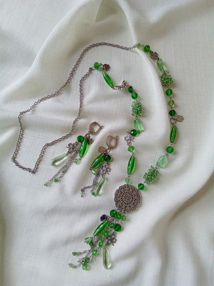 Комплект украшений из зелёного стекла сотуар и серьги "Летний луг"