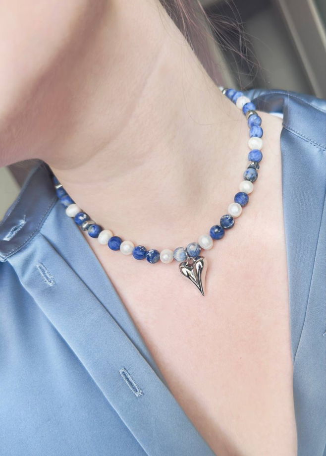 Ожерелье из матового содалит и жемчуга