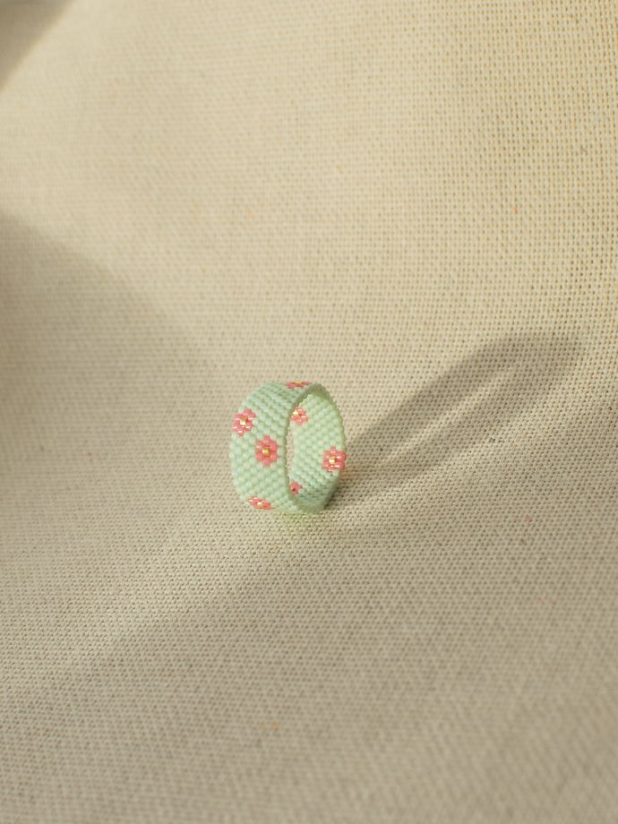 Кольцо «Первоцвет» мята-роза из японского бисера
