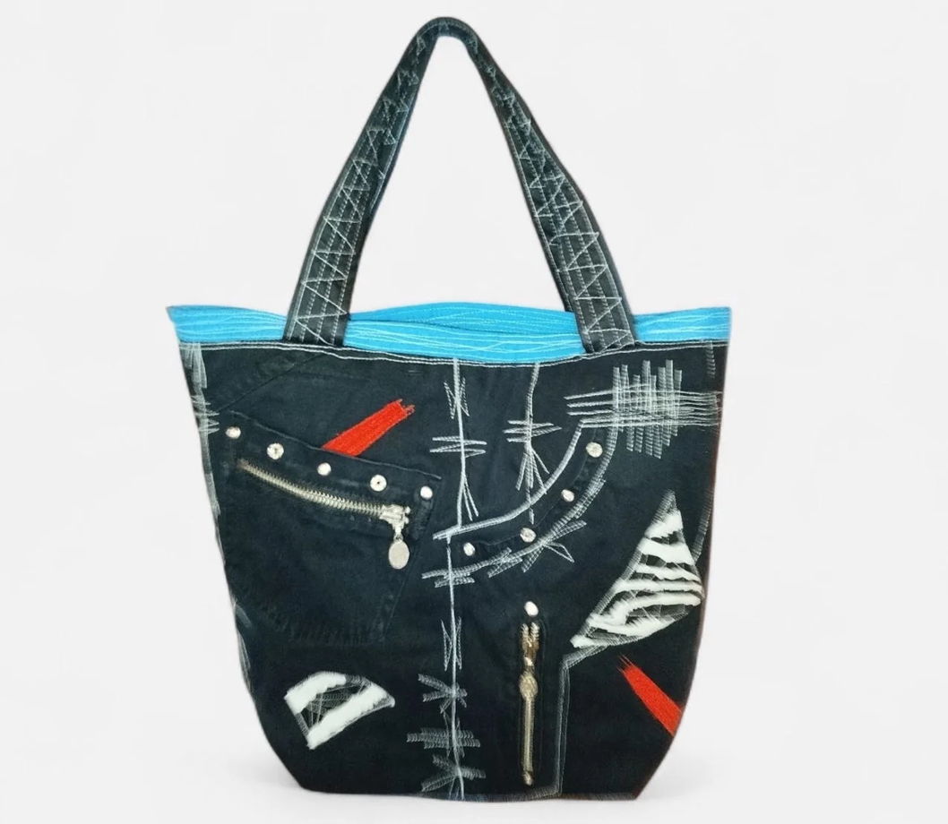 Сумка ручной работы из переработанной джинсы.