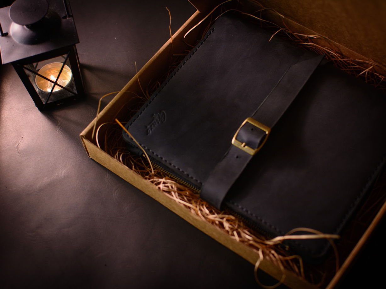 Блокнот-органайзер ручной работы с карманом на молнии -RESPECT- цвет Черный Уголь