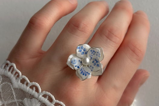 Кольцо FLOWERS ручной работы с натуральным жемчугом_гжель