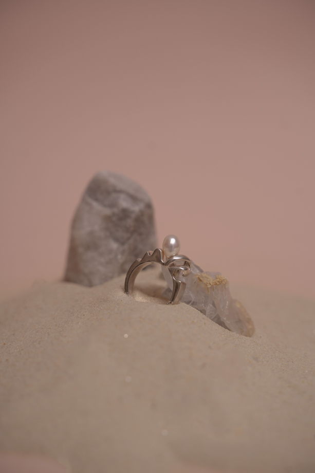 Серебряное кольцо с вытянутой жемчужиной Shell